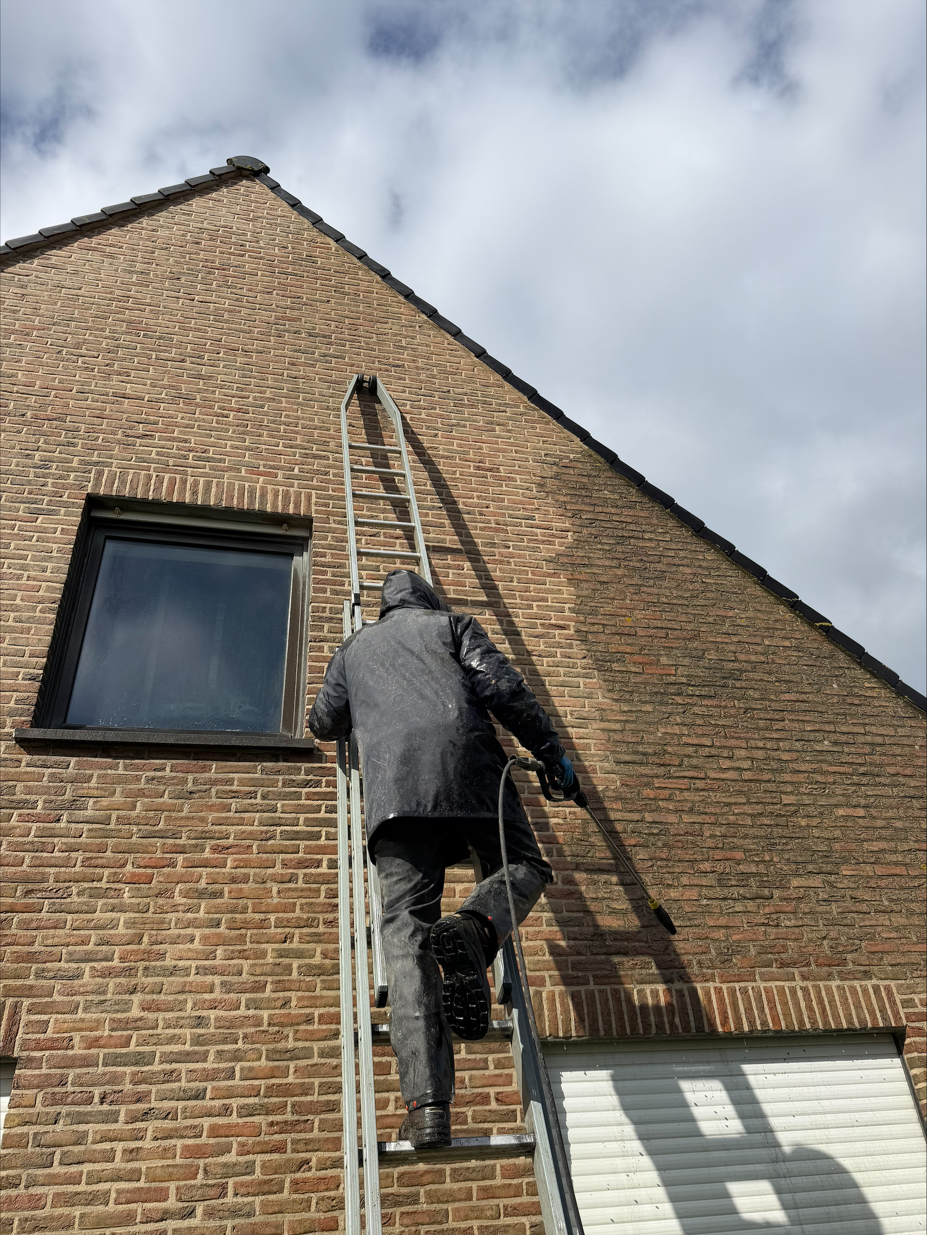 Gevelreiniging vanaf een ladder