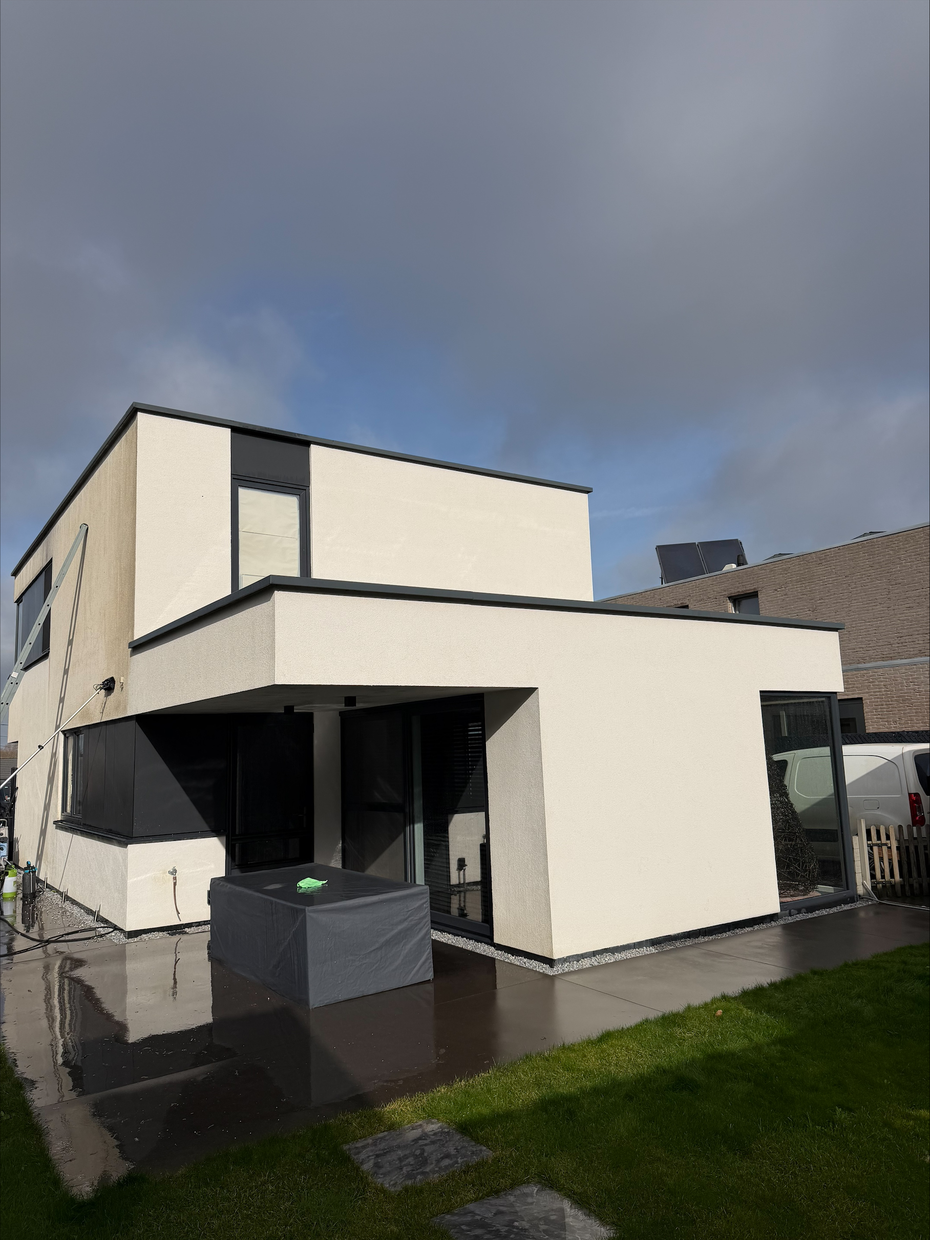 Moderne gevel na de behandeling