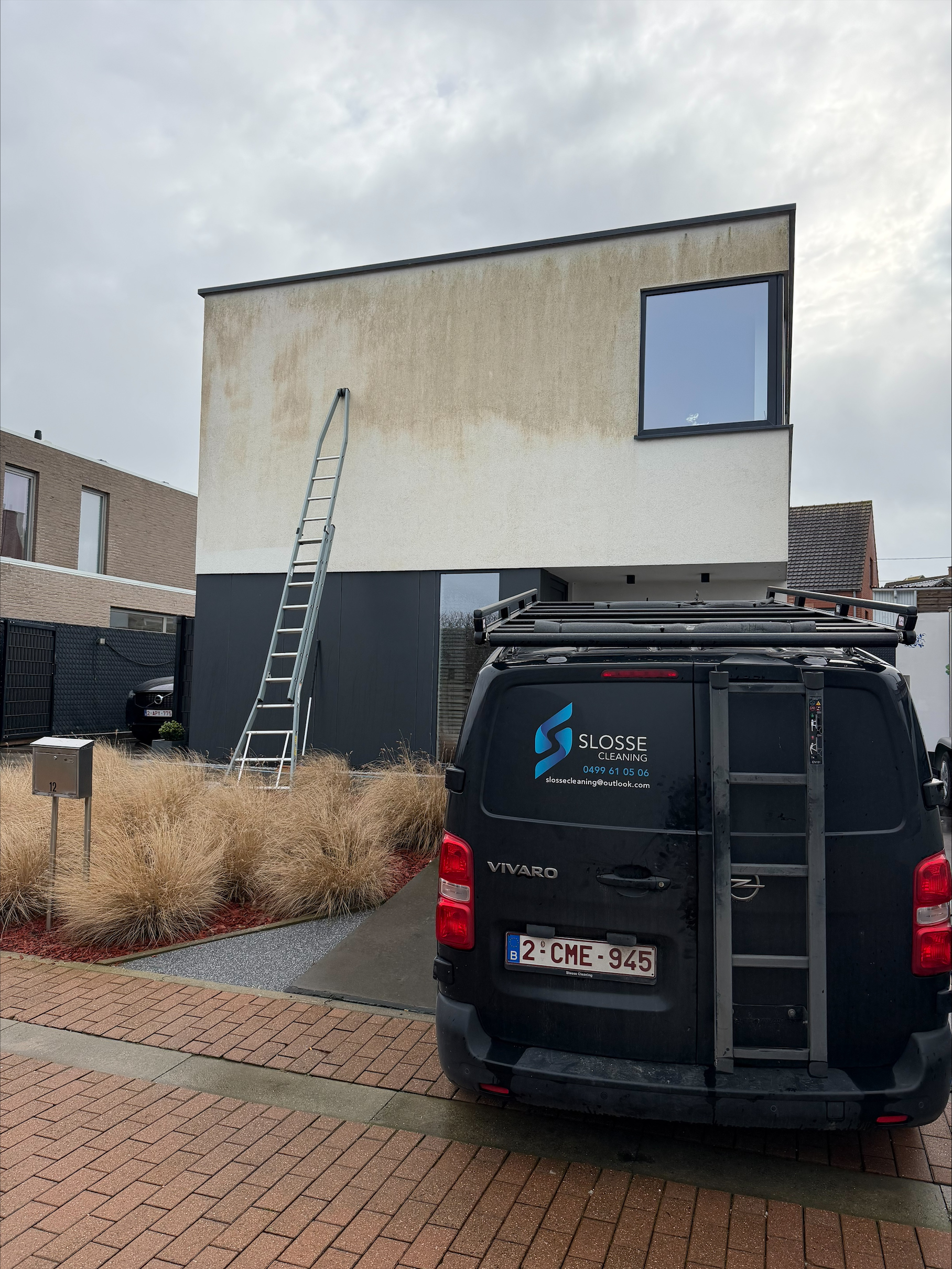 Behandeling van een moderne gevel in uitvoering